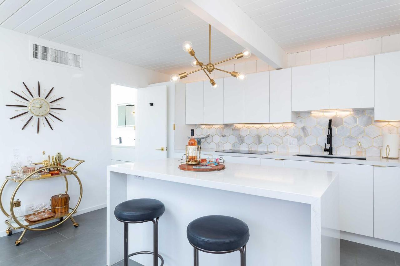 Mid-Century Palm Springs Bungalow With Patio! Экстерьер фото